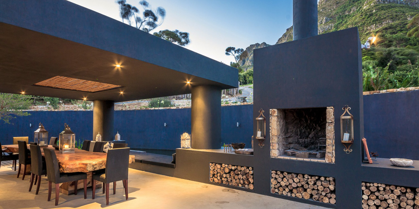 Outdoor Dining in Cape Town Villa