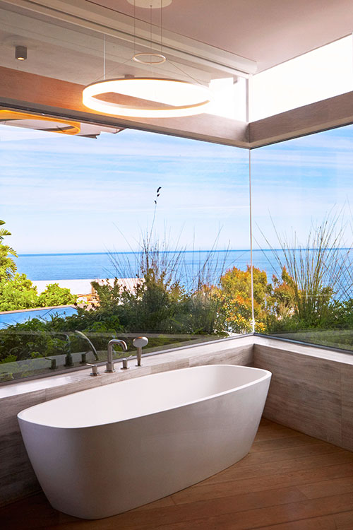 Bath-with-a-view-over-the-sea---Ellerman-Villa-in-Bantry-Bay-f