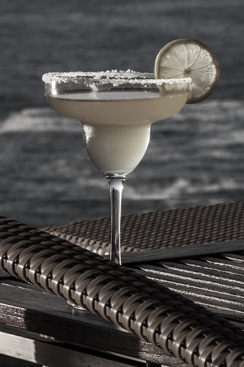 Cocktail-in-front-of-Ocean-at-Ellerman-Villa-J