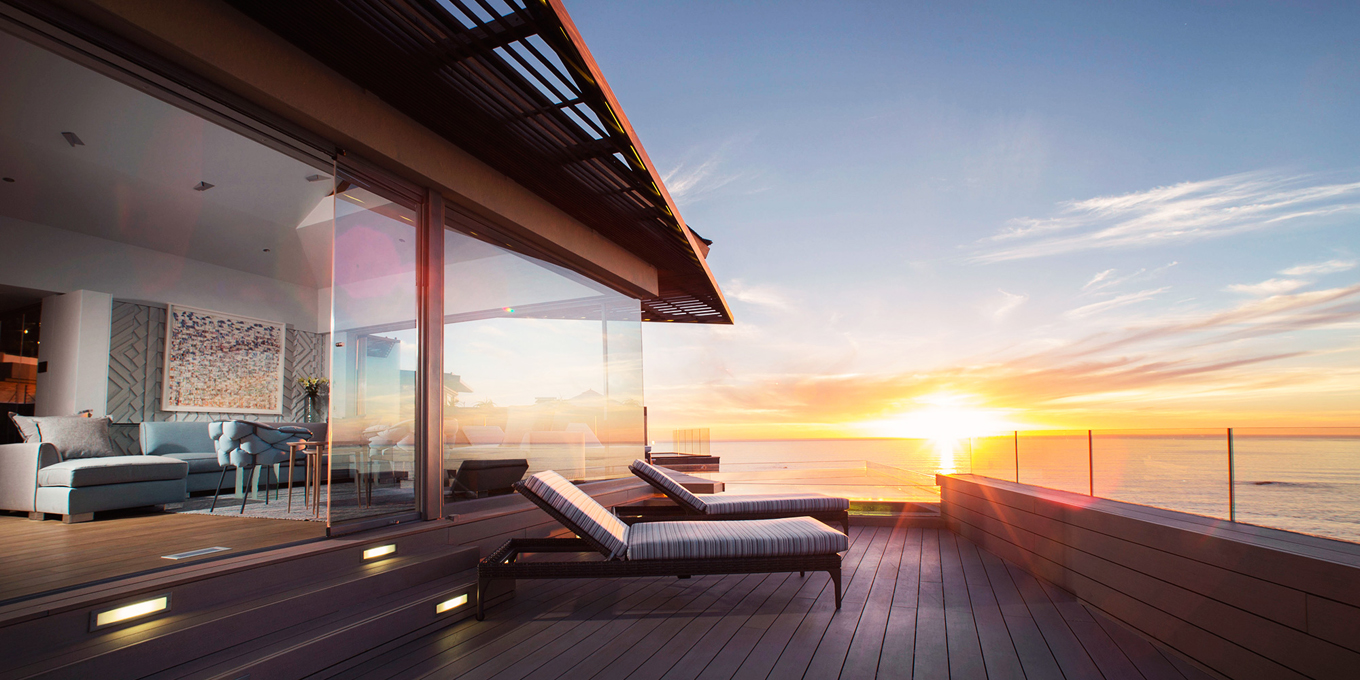 Deck-and-sun-loungers-look-over-the-ocean-and-sunset-at-Ellerman-Villa-2b