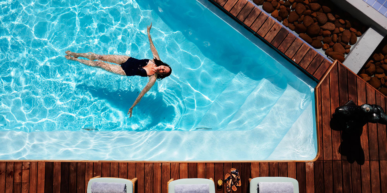 Girl-in-Swimming-Pool-at-Ellerman-Villa